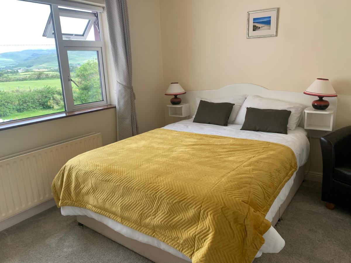Brownes Bed & Breakfast Emlagh East Exterior photo
