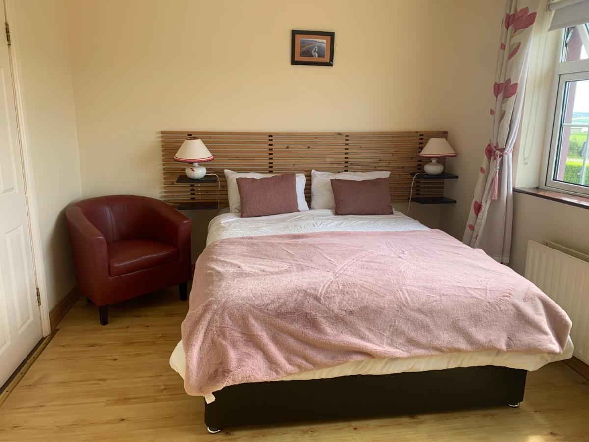 Brownes Bed & Breakfast Emlagh East Exterior photo