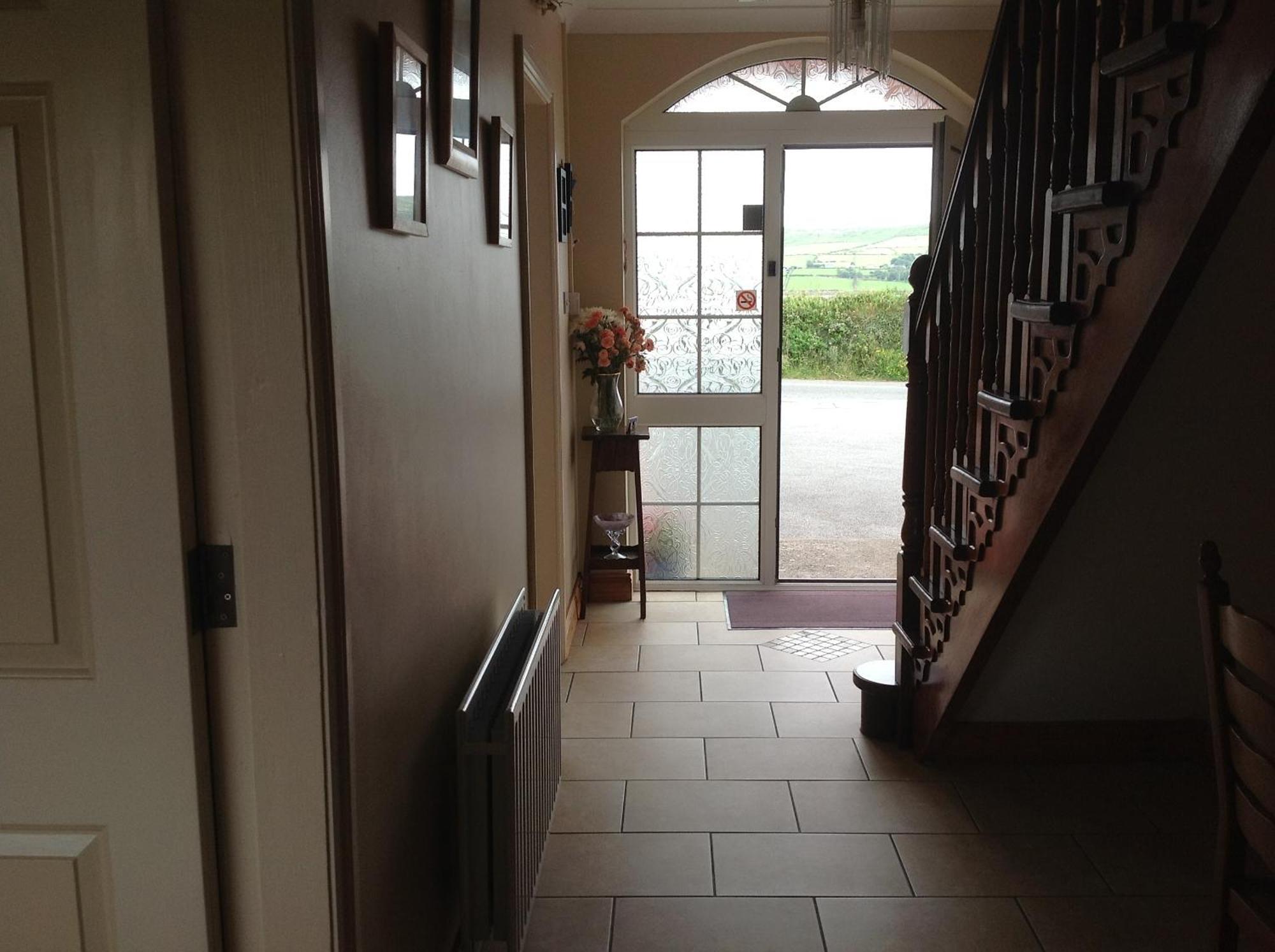 Brownes Bed & Breakfast Emlagh East Exterior photo