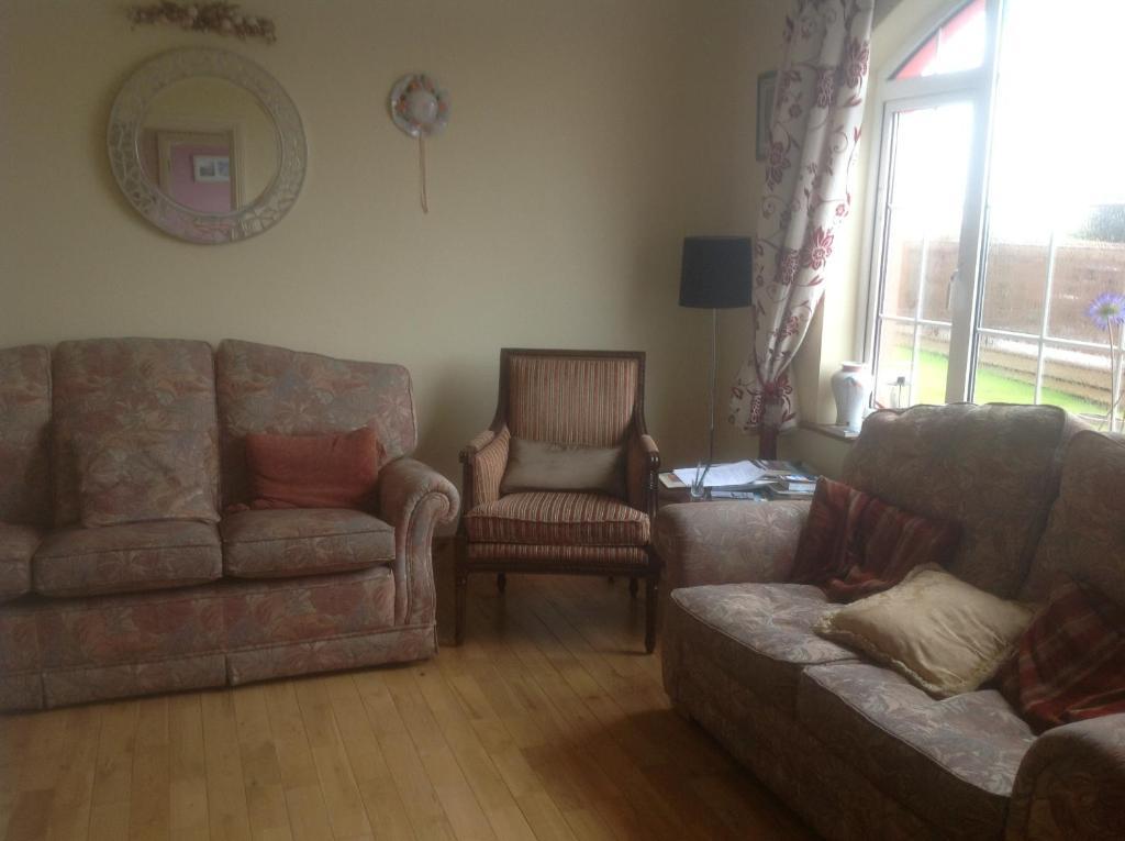 Brownes Bed & Breakfast Emlagh East Exterior photo