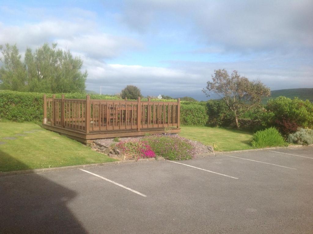 Brownes Bed & Breakfast Emlagh East Exterior photo
